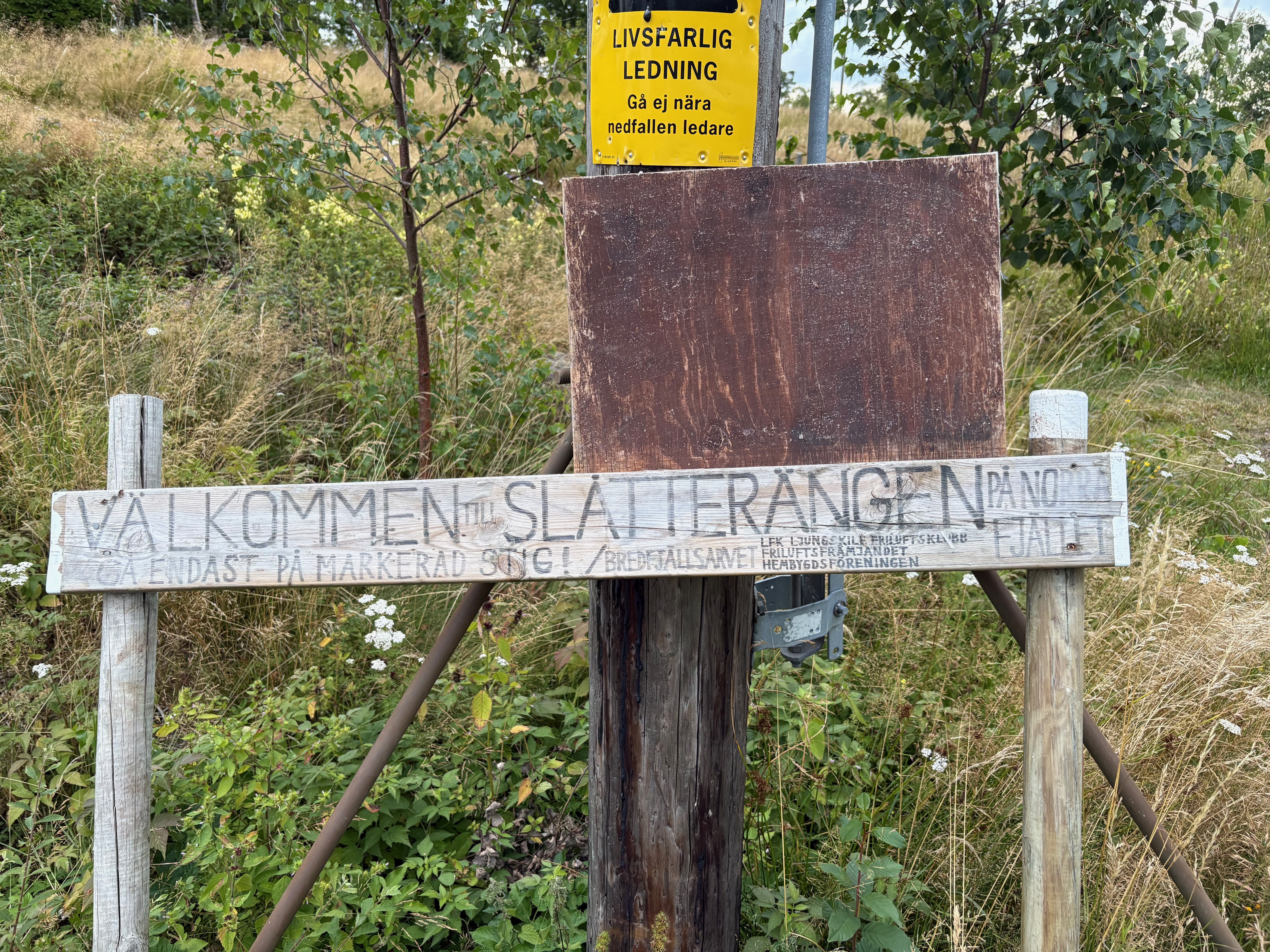Slåtterängen välkomstskylt
