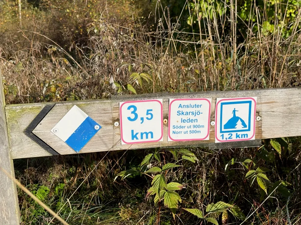 Skylt längs Vandringsleden 3,5 km
