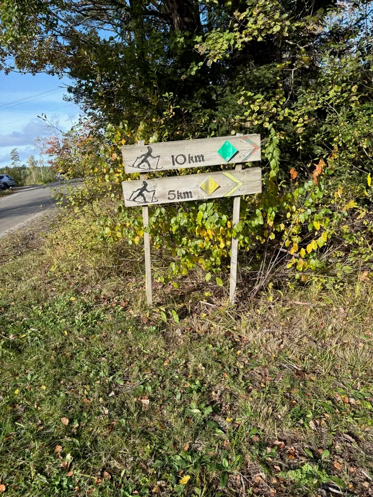 Skylt längs Vandringsleden 5 km