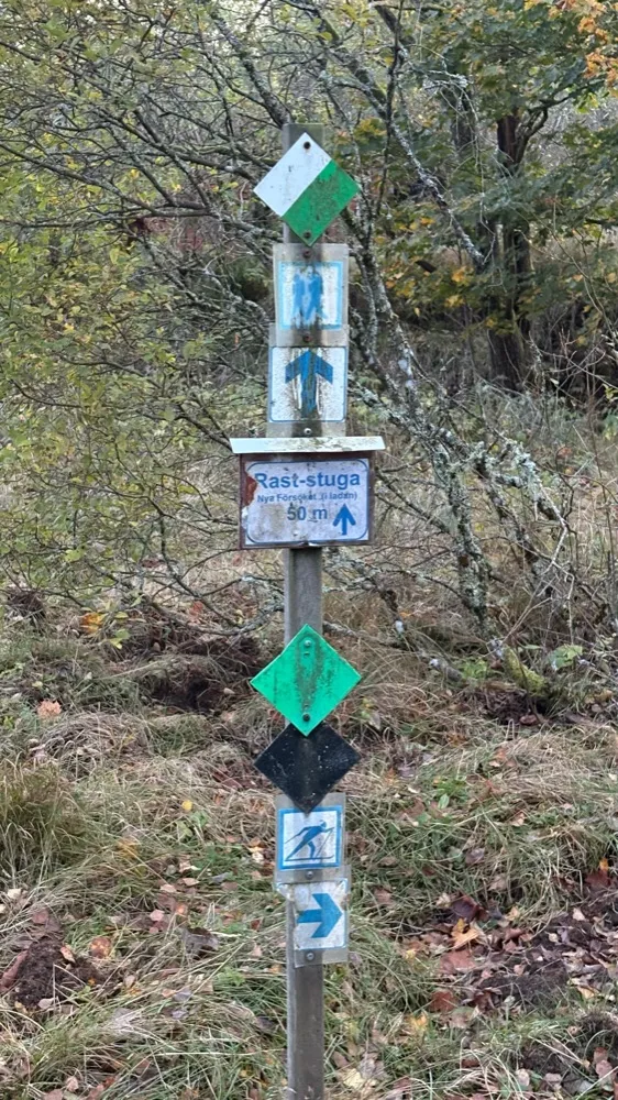 Skylt längs Skidspåret 7 km