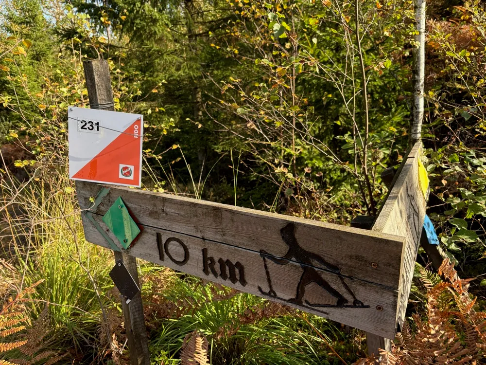 Skylt längs Skidspåret 5 km
